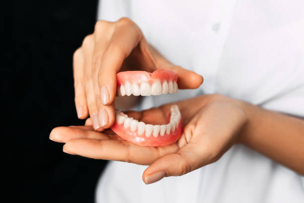  قیمت دندان مصنوعی با پایه ایمپلنت
