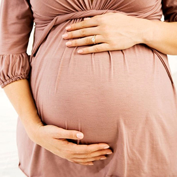 سن بارداری پرخطر، چه مشکلاتی به همراه دارد؟