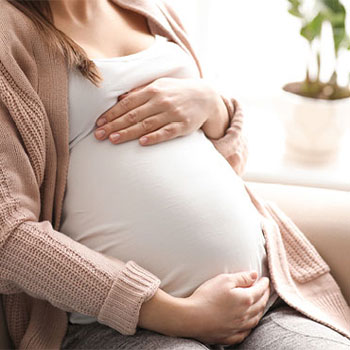 چه زمانی باید برای زایمان به بیمارستان مراجعه کنیم؟