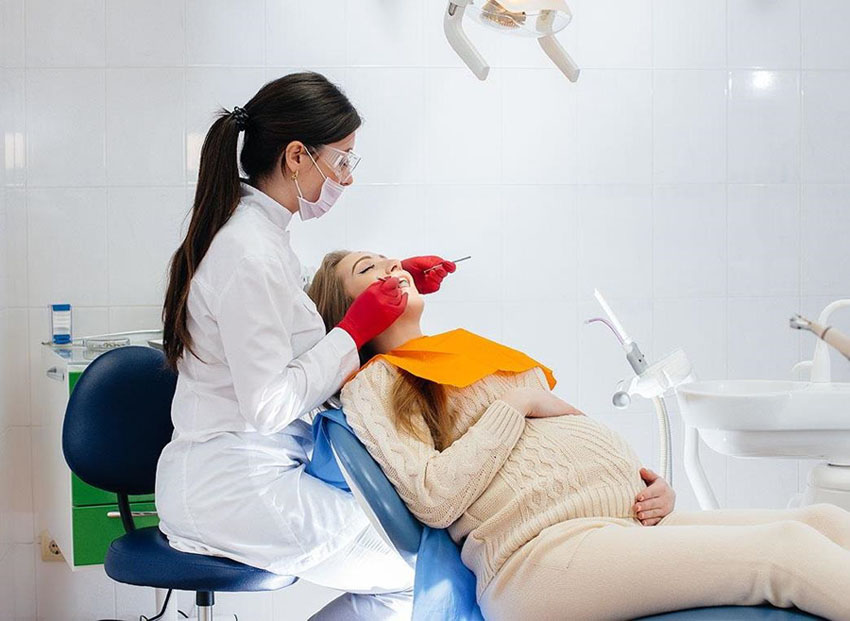  مراجعه به دندانپزشکی در بارداری، بهترین و کم خطرترین زمان